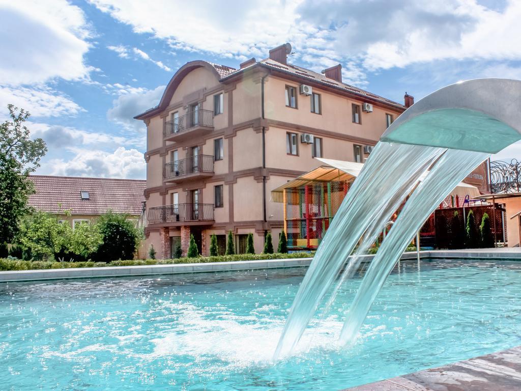 Hotel Kilikiya ウージュホロド エクステリア 写真