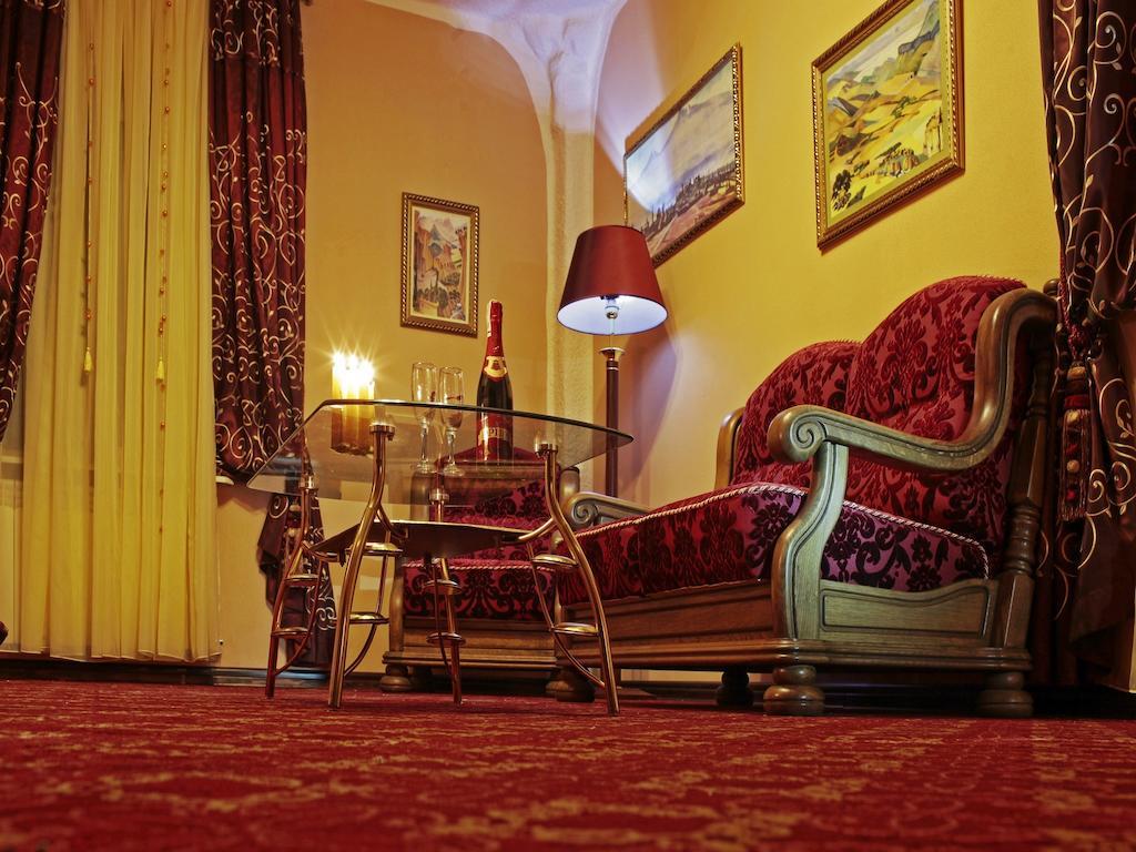 Hotel Kilikiya ウージュホロド エクステリア 写真