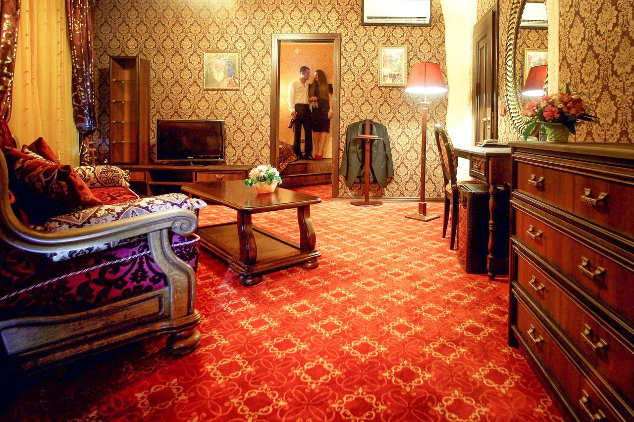 Hotel Kilikiya ウージュホロド エクステリア 写真